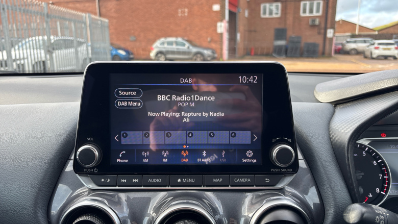 Nissan Juke 1.0 DiG-T 114 N-Connecta 5dr Petrol Hatchback